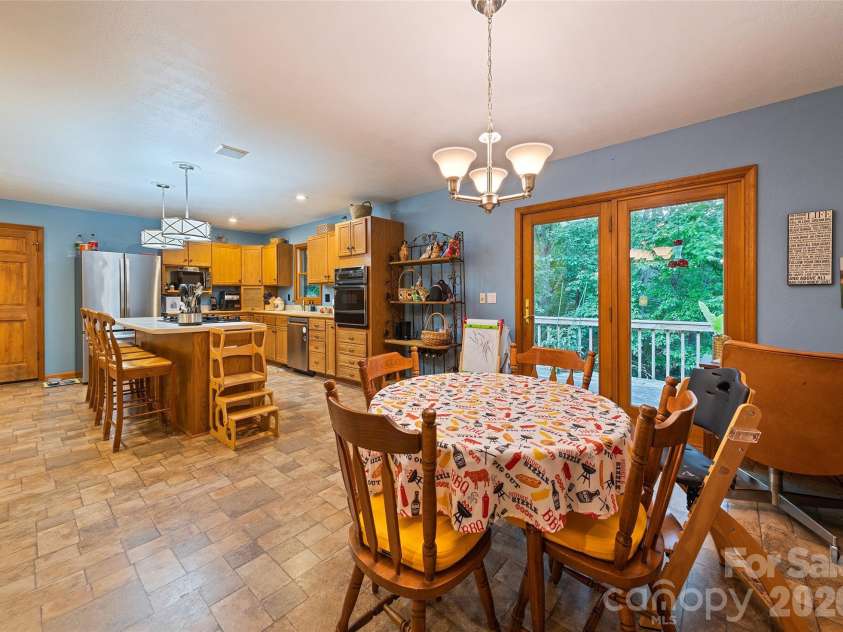 400 Sunset Heights, Canton, NC 28716.  MLS# CAR4294238, YatesRealty ID 27142. Open Kitchen Dining