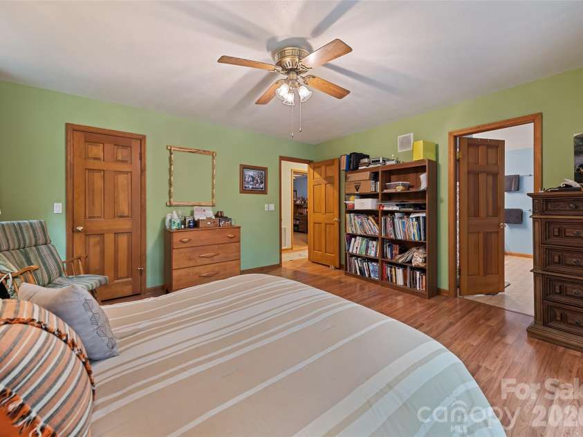 400 Sunset Heights, Canton, NC 28716.  MLS# CAR4294238, YatesRealty ID 27142. Primary Bed