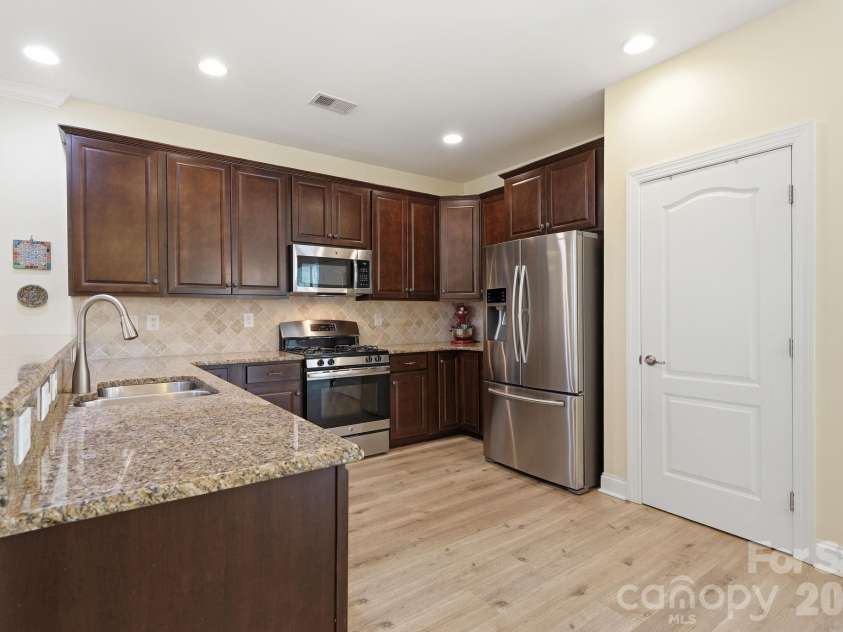 18006 Coulter Parkway, Cornelius, NC 28031.  MLS# CAR4381052, YatesRealty ID 27145. 