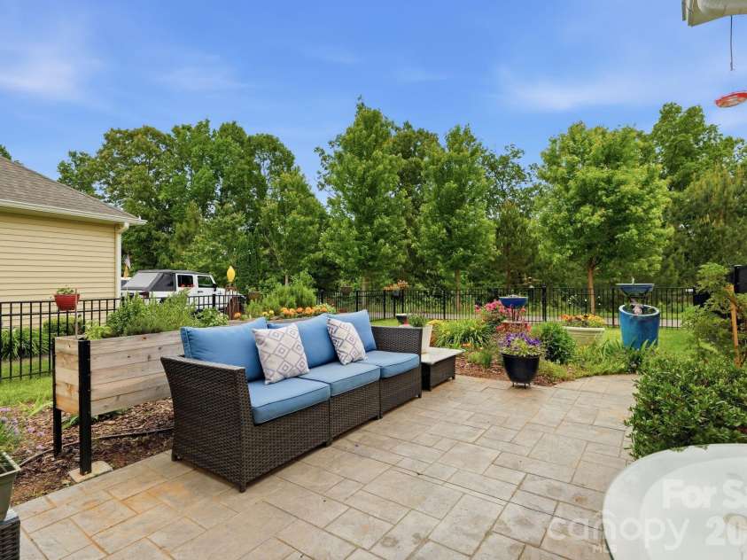 18006 Coulter Parkway, Cornelius, NC 28031.  MLS# CAR4381052, YatesRealty ID 27145. 