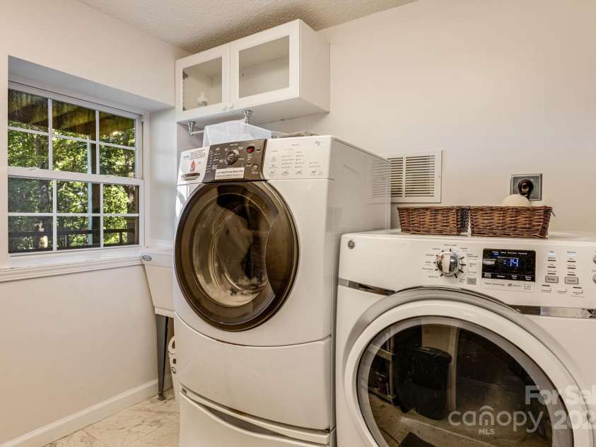 201 Cedar Mountain Road, Asheville, NC 28803.  MLS# CAR4281468, YatesRealty ID 27145. Laundry room