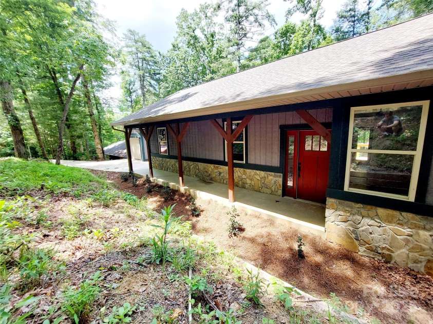 93 Badger Run, Hendersonville, NC 28739.  MLS# CAR4273888, YatesRealty ID 27146. 