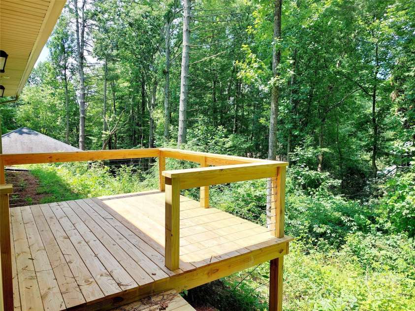 93 Badger Run, Hendersonville, NC 28739.  MLS# CAR4273888, YatesRealty ID 27146. 