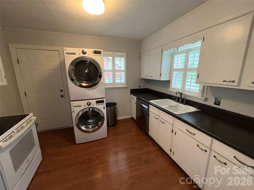 110 9th Street, Black Mountain, NC 28711.  MLS# CAR4371582, YatesRealty ID 27147. 