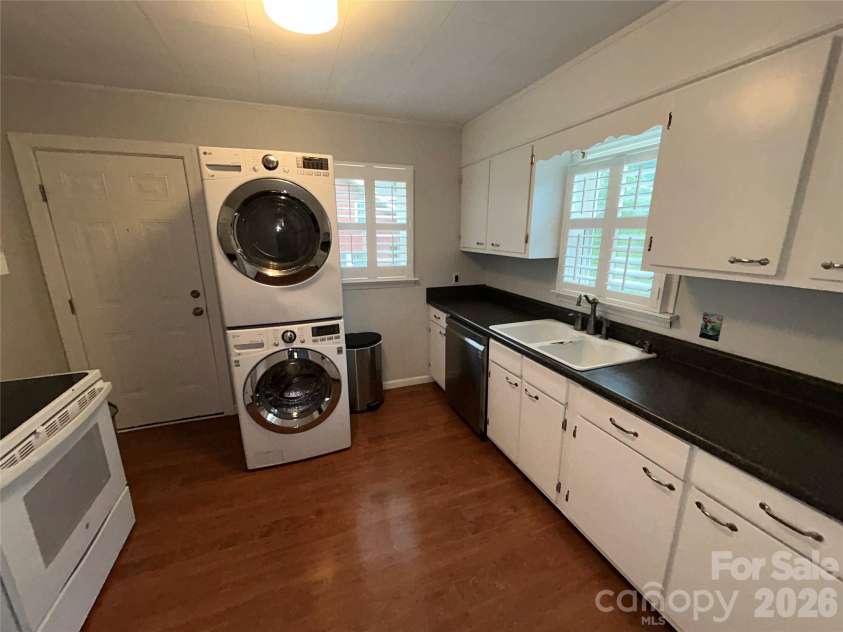 110 9th Street, Black Mountain, NC 28711.  MLS# CAR4371582, YatesRealty ID 27147. 