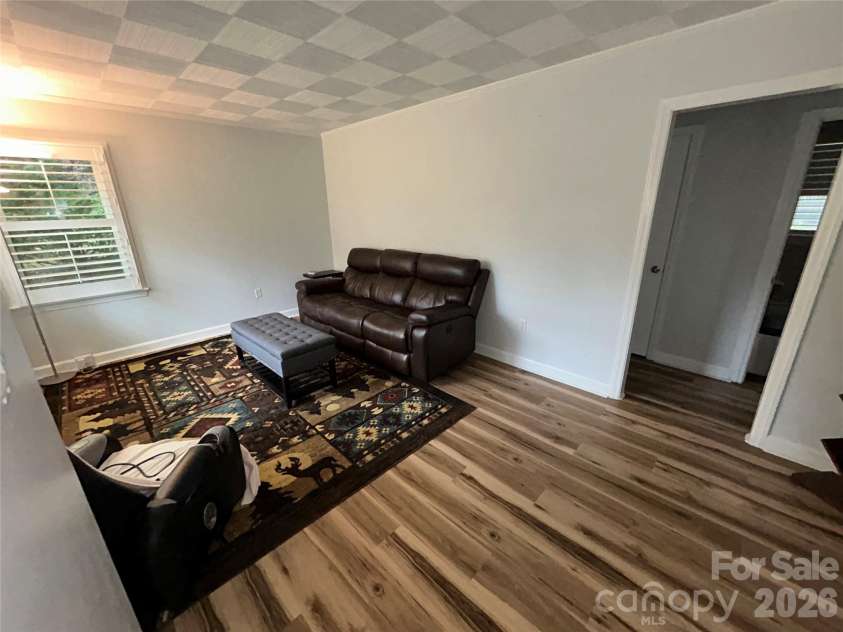 110 9th Street, Black Mountain, NC 28711.  MLS# CAR4371582, YatesRealty ID 27147. 