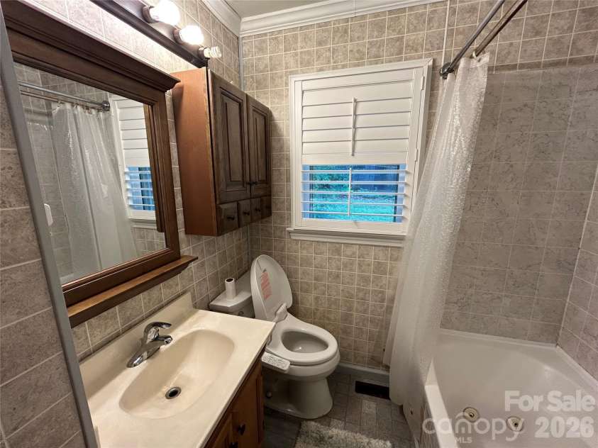 110 9th Street, Black Mountain, NC 28711.  MLS# CAR4371582, YatesRealty ID 27147. 