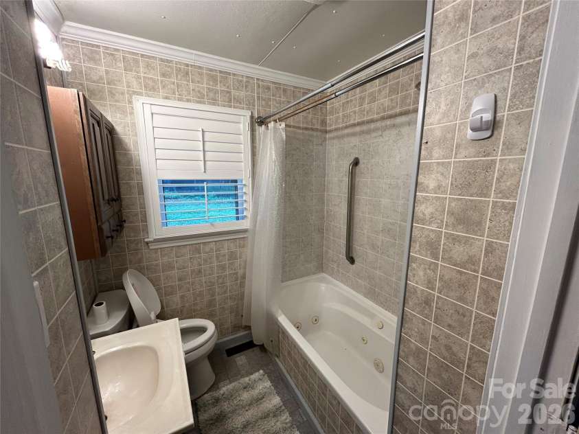 110 9th Street, Black Mountain, NC 28711.  MLS# CAR4371582, YatesRealty ID 27147. 