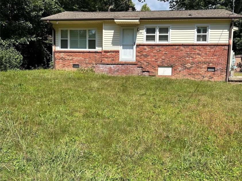 110 9th Street, Black Mountain, NC 28711.  MLS# CAR4426746, YatesRealty ID 27147. 