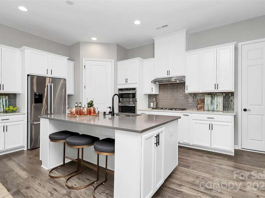 16012 Tulloch Road, Charlotte, NC 28278.  MLS# CAR4251911, YatesRealty ID 27147. Kitchen