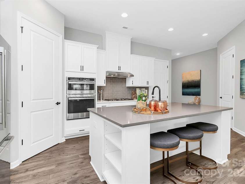 16012 Tulloch Road, Charlotte, NC 28278.  MLS# CAR4251911, YatesRealty ID 27147. Large pantry