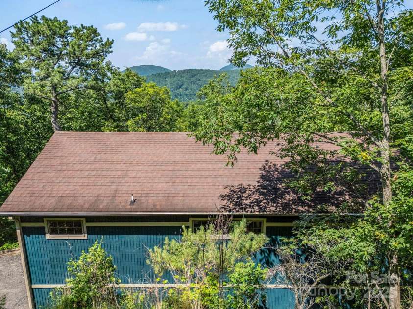 291 Pine Ridge Road, Hendersonville, NC 28792.  MLS# CAR4278626, YatesRealty ID 27148. 