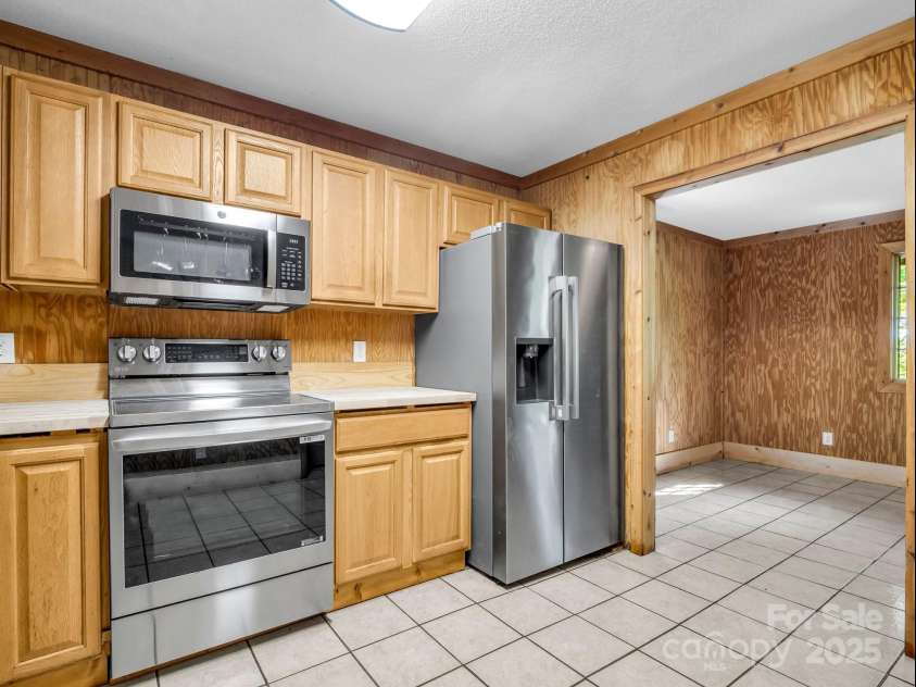 291 Pine Ridge Road, Hendersonville, NC 28792.  MLS# CAR4278626, YatesRealty ID 27148. 