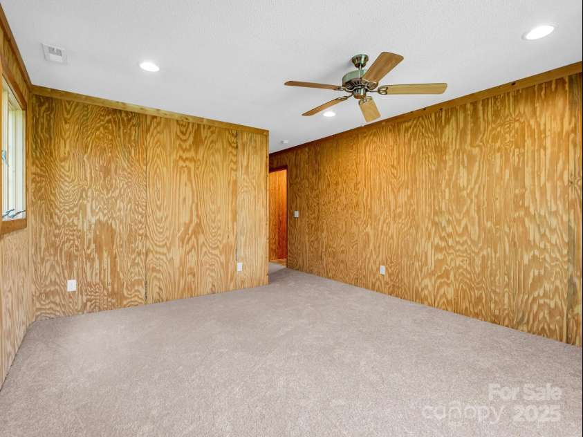 291 Pine Ridge Road, Hendersonville, NC 28792.  MLS# CAR4278626, YatesRealty ID 27148. 