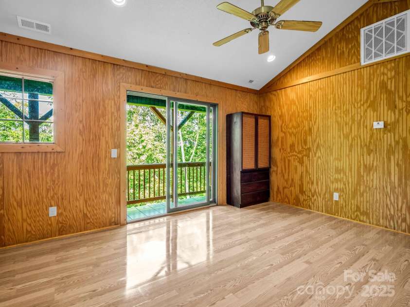 291 Pine Ridge Road, Hendersonville, NC 28792.  MLS# CAR4278626, YatesRealty ID 27148. 