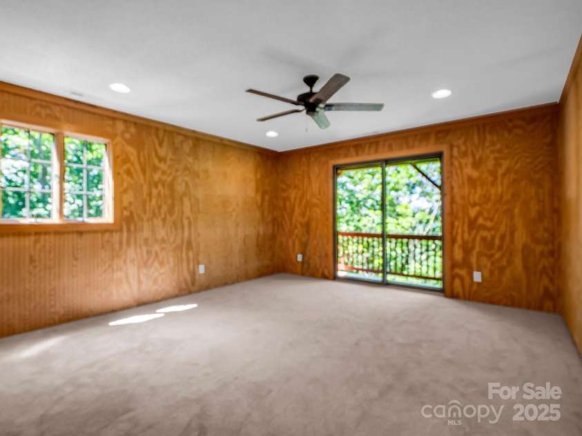 291 Pine Ridge Road, Hendersonville, NC 28792.  MLS# CAR4278626, YatesRealty ID 27148. 