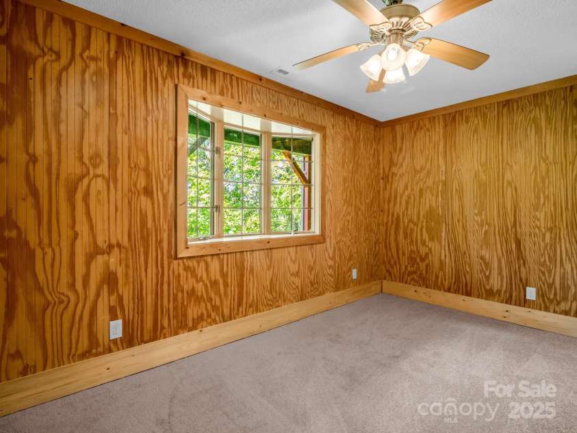 291 Pine Ridge Road, Hendersonville, NC 28792.  MLS# CAR4278626, YatesRealty ID 27148. 