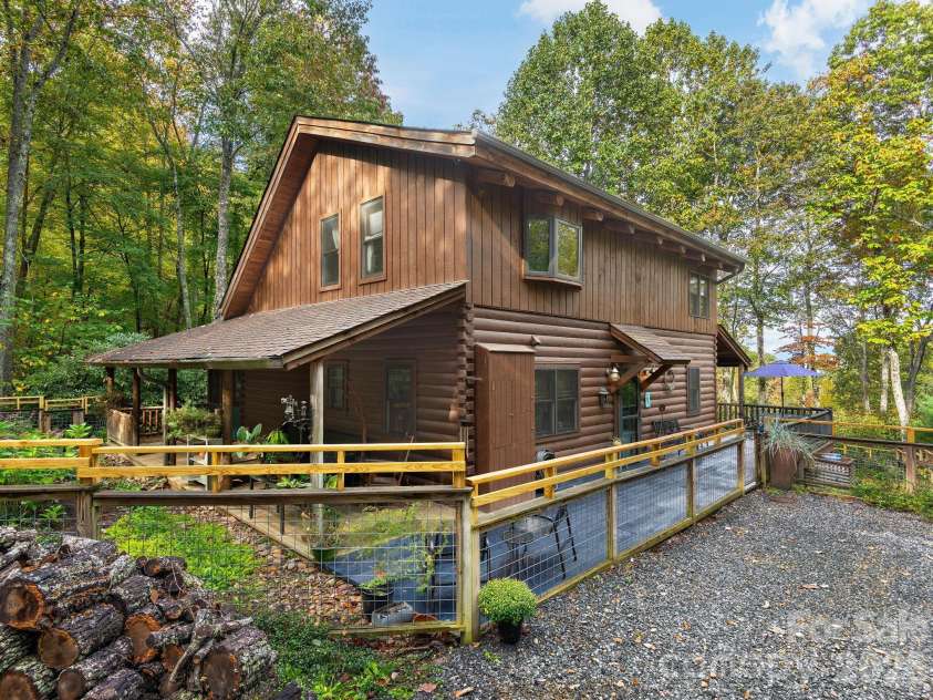 102 Carriage Drive, Fairview, NC 28730.  MLS# CAR4379033, YatesRealty ID 27149. Welcome Home!