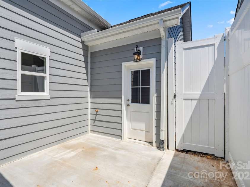 143 Cherry Springs Lane, Asheville, NC 28804.  MLS# CAR4211007, YatesRealty ID 27149. 