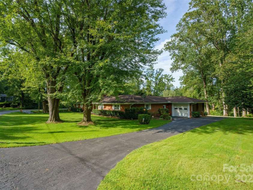 335 Lake Circle Drive, Hendersonville, NC 28792.  MLS# CAR4295963, YatesRealty ID 2715. 