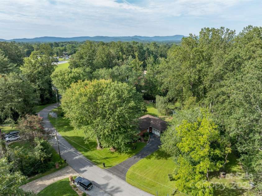 335 Lake Circle Drive, Hendersonville, NC 28792.  MLS# CAR4295963, YatesRealty ID 2715. 