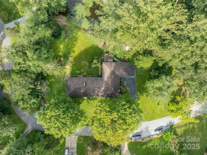 335 Lake Circle Drive, Hendersonville, NC 28792.  MLS# CAR4295963, YatesRealty ID 2715. 