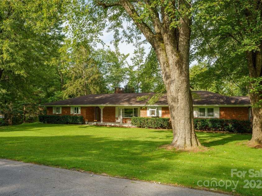 335 Lake Circle Drive, Hendersonville, NC 28792.  MLS# CAR4295963, YatesRealty ID 2715. 