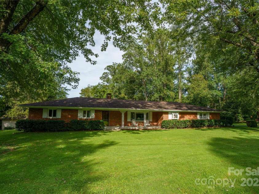 335 Lake Circle Drive, Hendersonville, NC 28792.  MLS# CAR4295963, YatesRealty ID 2715. 