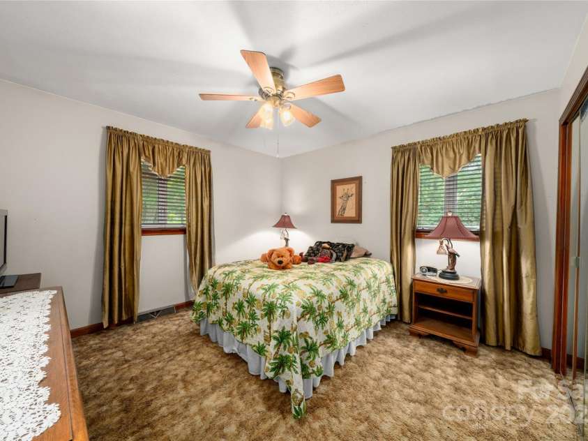 335 Lake Circle Drive, Hendersonville, NC 28792.  MLS# CAR4295963, YatesRealty ID 2715. Bedroom