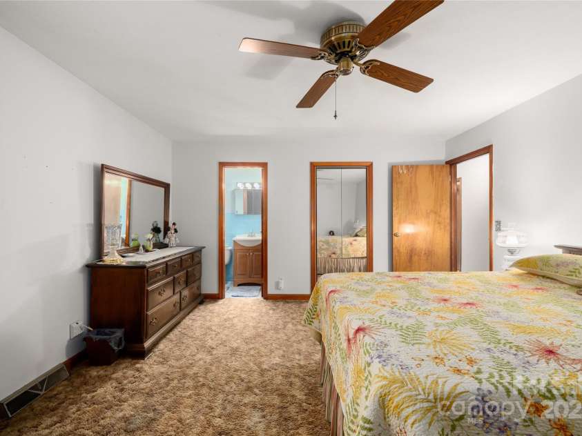 335 Lake Circle Drive, Hendersonville, NC 28792.  MLS# CAR4295963, YatesRealty ID 2715. Guest ensuite