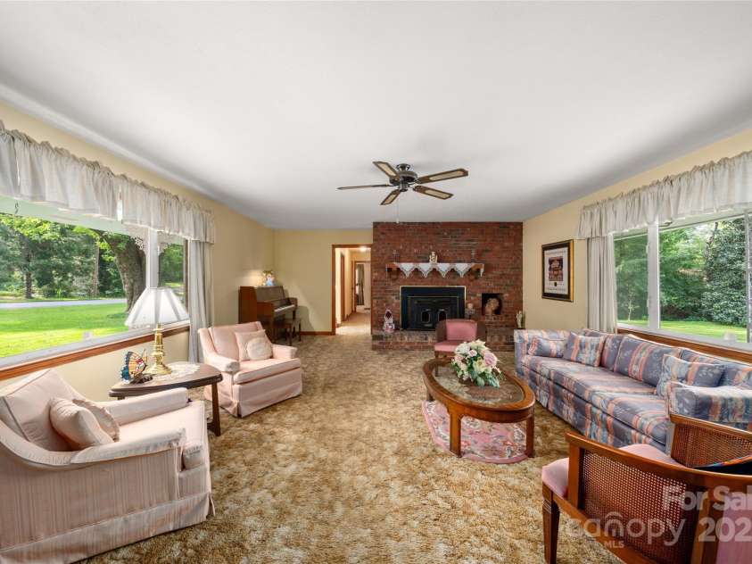 335 Lake Circle Drive, Hendersonville, NC 28792.  MLS# CAR4295963, YatesRealty ID 2715. Living room