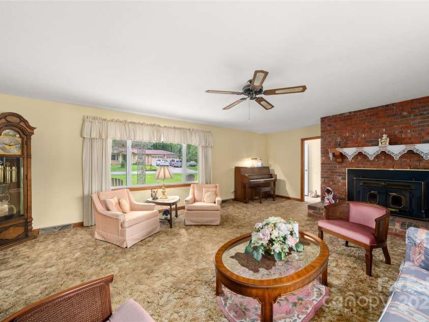 335 Lake Circle Drive, Hendersonville, NC 28792.  MLS# CAR4295963, YatesRealty ID 2715. Living room