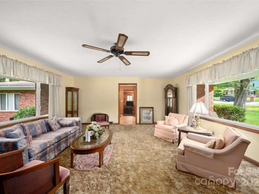 335 Lake Circle Drive, Hendersonville, NC 28792.  MLS# CAR4295963, YatesRealty ID 2715. Living room