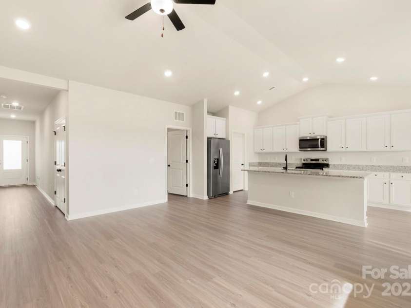 5622 Skinny Drive, Charlotte, NC 28215.  MLS# CAR4238461, YatesRealty ID 2715. 