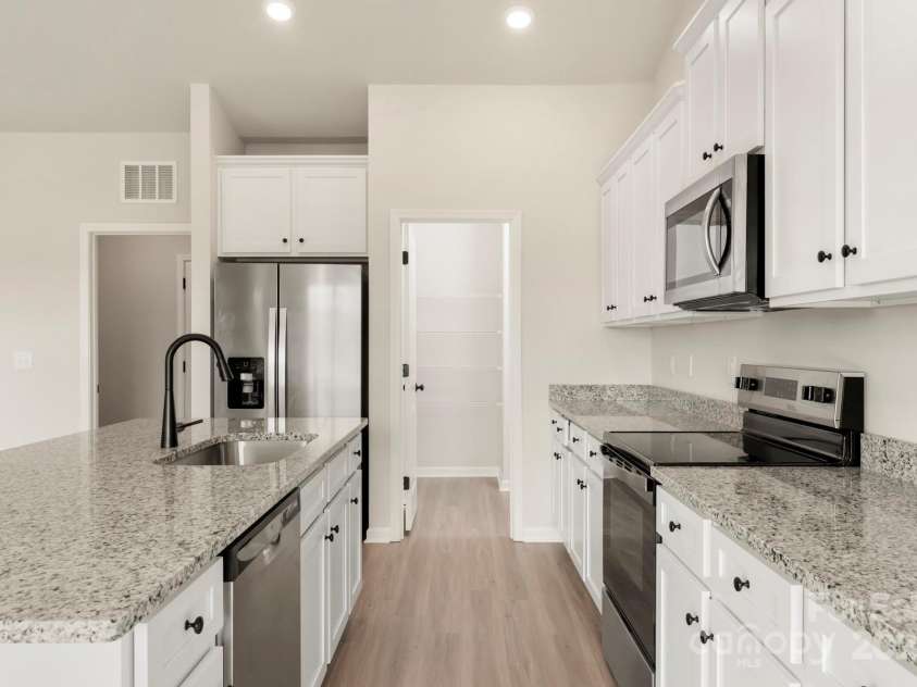 5622 Skinny Drive, Charlotte, NC 28215.  MLS# CAR4238461, YatesRealty ID 2715. 
