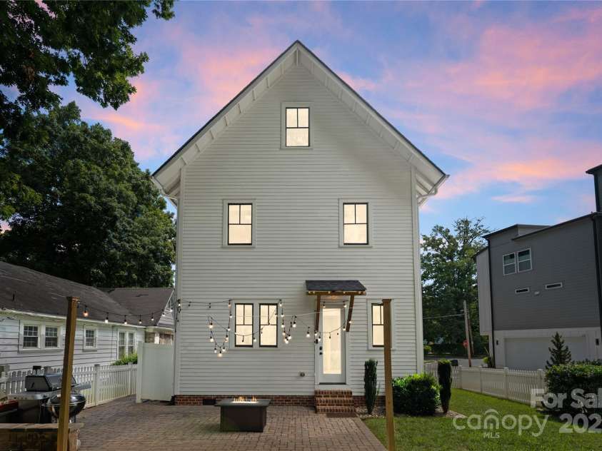 2005 Roslyn Avenue, Charlotte, NC 28208.  MLS# CAR4278159, YatesRealty ID 27150. 