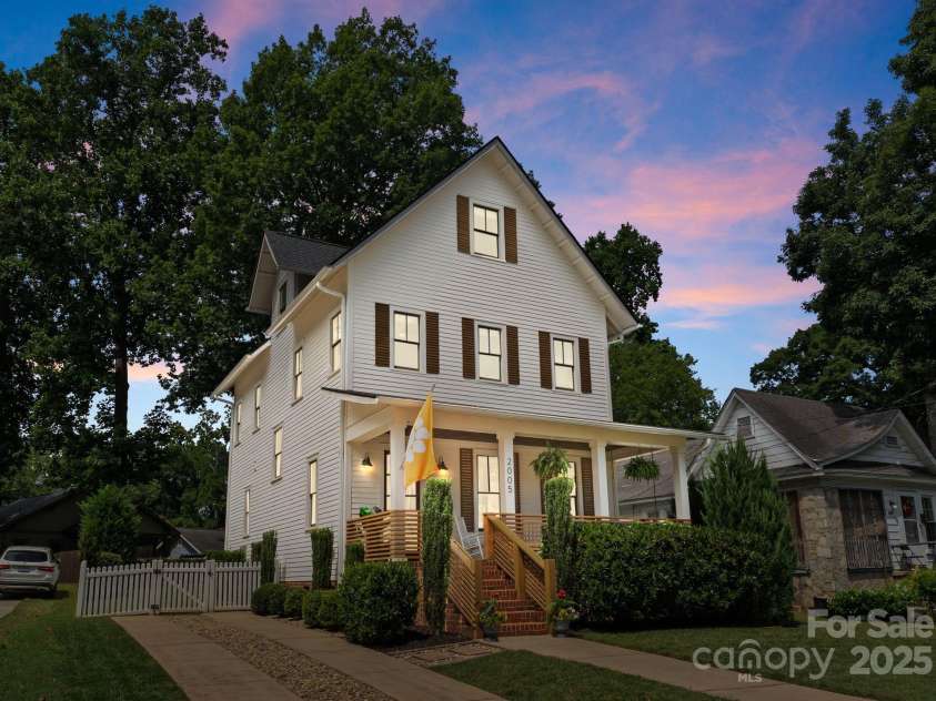 2005 Roslyn Avenue, Charlotte, NC 28208.  MLS# CAR4278159, YatesRealty ID 27150. 