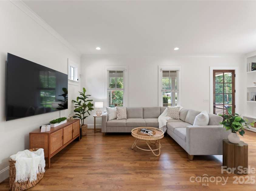 2005 Roslyn Avenue, Charlotte, NC 28208.  MLS# CAR4278159, YatesRealty ID 27150. 