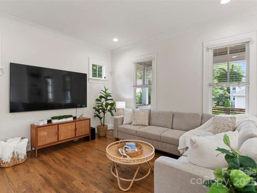 2005 Roslyn Avenue, Charlotte, NC 28208.  MLS# CAR4278159, YatesRealty ID 27150. 