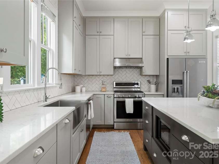 2005 Roslyn Avenue, Charlotte, NC 28208.  MLS# CAR4278159, YatesRealty ID 27150. 