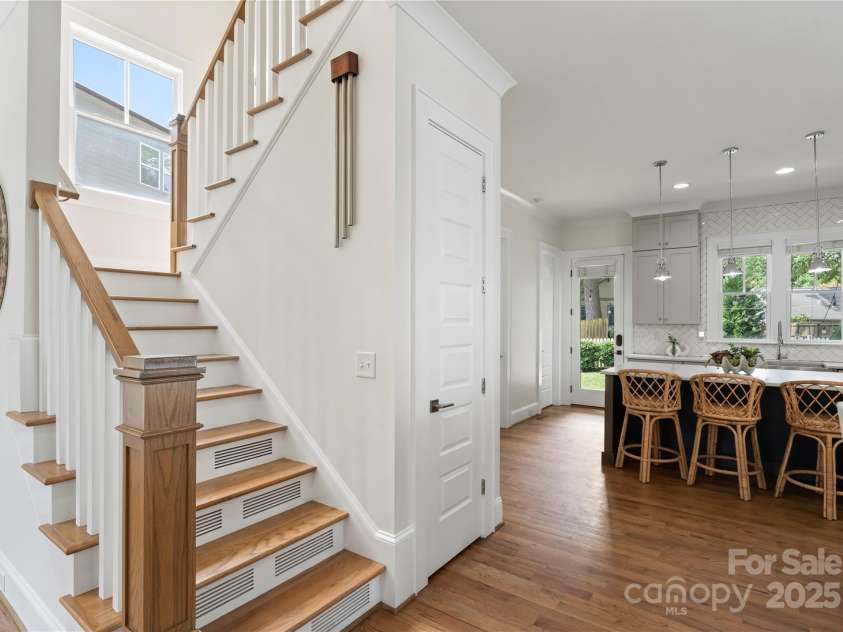 2005 Roslyn Avenue, Charlotte, NC 28208.  MLS# CAR4278159, YatesRealty ID 27150. 