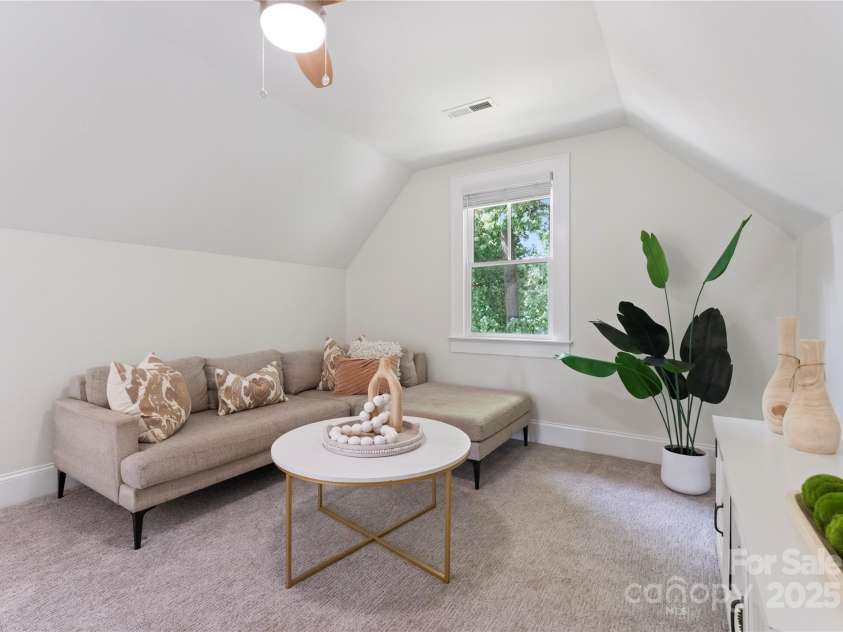 2005 Roslyn Avenue, Charlotte, NC 28208.  MLS# CAR4278159, YatesRealty ID 27150. 