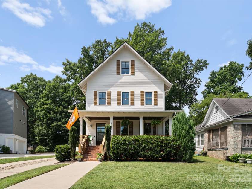 2005 Roslyn Avenue, Charlotte, NC 28208.  MLS# CAR4278159, YatesRealty ID 27150. 