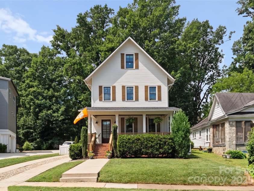 2005 Roslyn Avenue, Charlotte, NC 28208.  MLS# CAR4278159, YatesRealty ID 27150. 