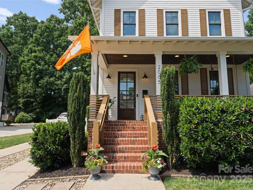 2005 Roslyn Avenue, Charlotte, NC 28208.  MLS# CAR4278159, YatesRealty ID 27150. 