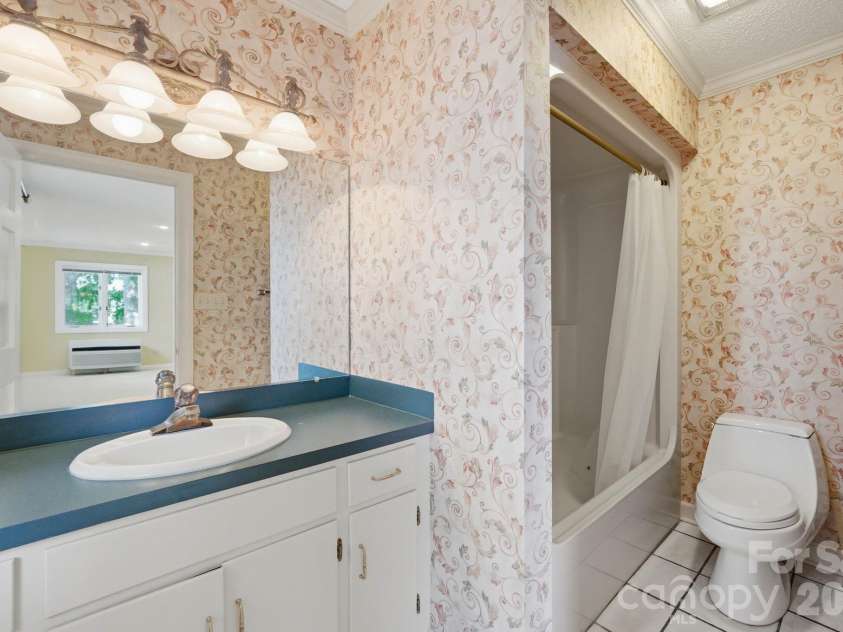 3725 Kingfisher Lane, Terrell, NC 28682.  MLS# CAR4375758, YatesRealty ID 27150. 3rd bathroom in bonus room