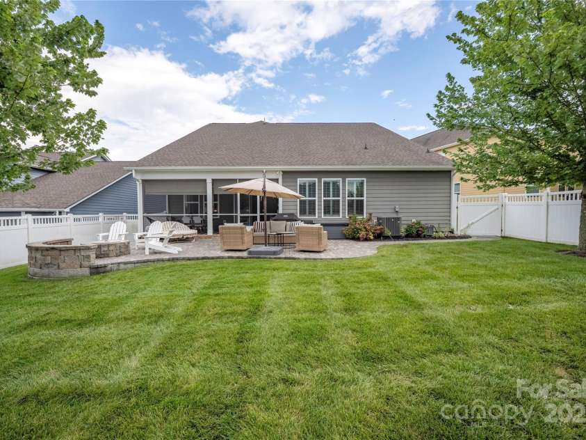 11020 Vanguard Parkway, Huntersville, NC 28078.  MLS# CAR4275548, YatesRealty ID 27151. 