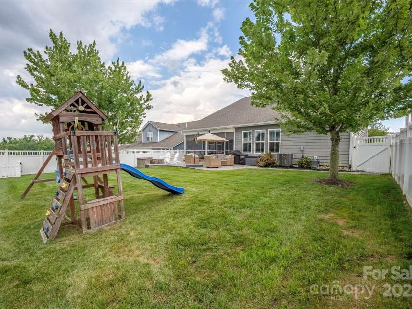 11020 Vanguard Parkway, Huntersville, NC 28078.  MLS# CAR4275548, YatesRealty ID 27151. 