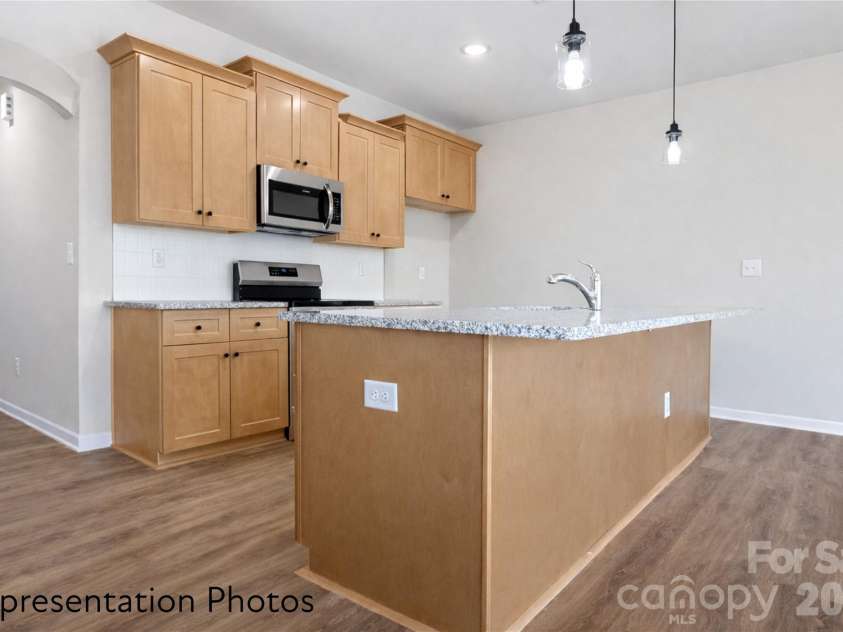 3118 Aberleaf Lane, Charlotte, NC 28227.  MLS# CAR4386037, YatesRealty ID 27151. 