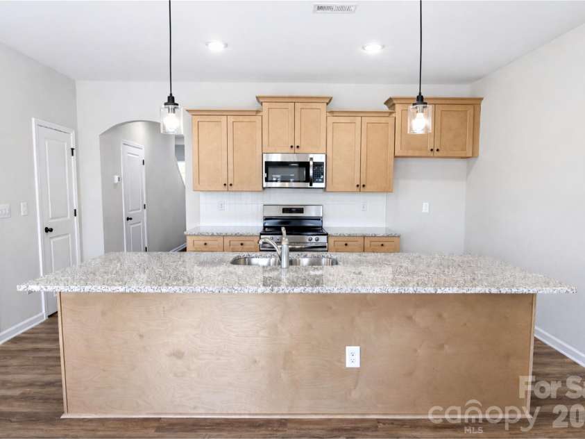 3118 Aberleaf Lane, Charlotte, NC 28227.  MLS# CAR4386037, YatesRealty ID 27151. 